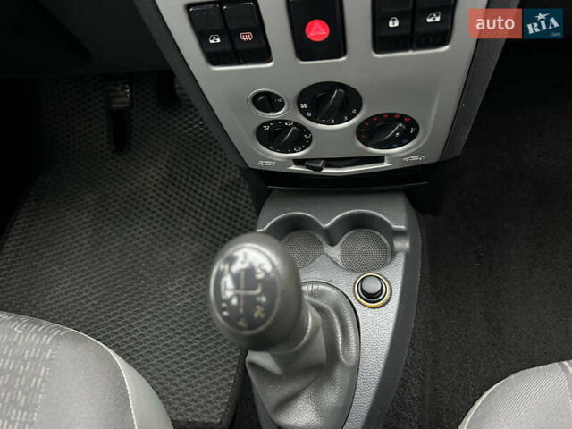 Сірий Дачія Logan, об'ємом двигуна 1.6 л та пробігом 171 тис. км за 5700 $, фото 33 на Automoto.ua
