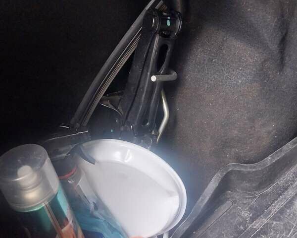 Серый Дачия Логан, объемом двигателя 1.39 л и пробегом 310 тыс. км за 2000 $, фото 6 на Automoto.ua