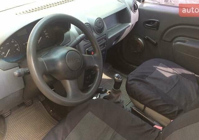 Сірий Дачія Logan, об'ємом двигуна 1.4 л та пробігом 280 тис. км за 2800 $, фото 11 на Automoto.ua