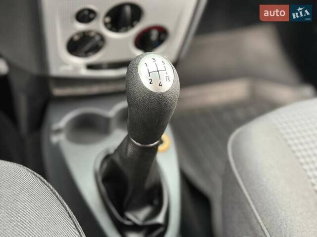 Сірий Дачія Logan, об'ємом двигуна 1.6 л та пробігом 176 тис. км за 4700 $, фото 32 на Automoto.ua