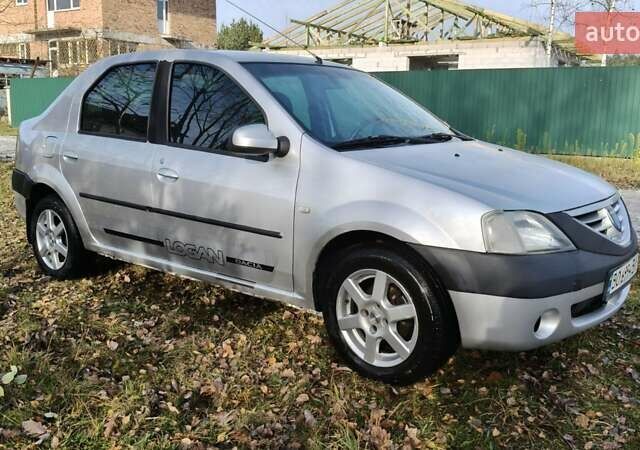Сірий Дачія Logan, об'ємом двигуна 1.6 л та пробігом 300 тис. км за 2700 $, фото 1 на Automoto.ua