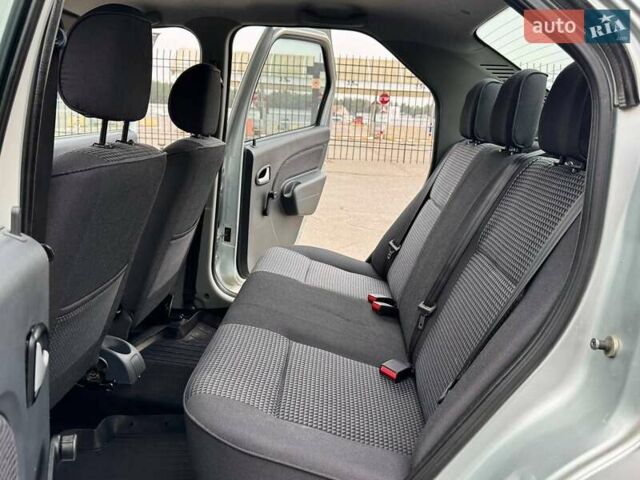 Сірий Дачія Logan, об'ємом двигуна 1.6 л та пробігом 176 тис. км за 4700 $, фото 22 на Automoto.ua