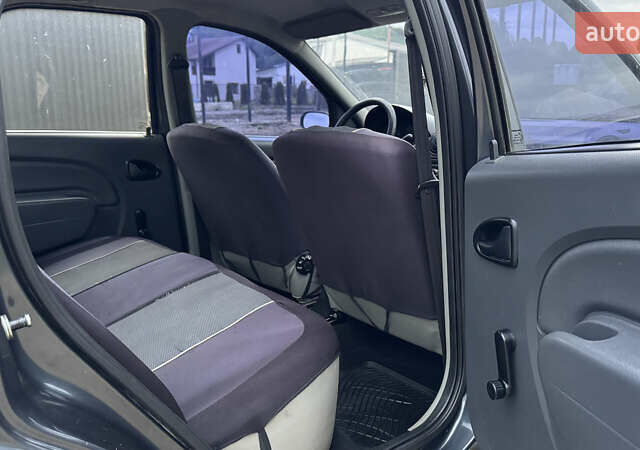 Сірий Дачія Logan, об'ємом двигуна 1.39 л та пробігом 213 тис. км за 2700 $, фото 7 на Automoto.ua