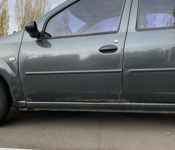 Сірий Дачія Logan, об'ємом двигуна 1.6 л та пробігом 313 тис. км за 1999 $, фото 4 на Automoto.ua