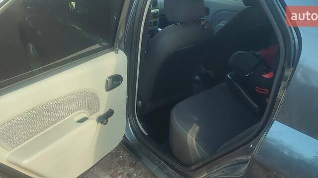 Серый Дачия Логан, объемом двигателя 1.6 л и пробегом 140 тыс. км за 6000 $, фото 10 на Automoto.ua