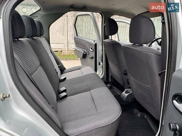 Сірий Дачія Logan, об'ємом двигуна 1.6 л та пробігом 176 тис. км за 4700 $, фото 26 на Automoto.ua