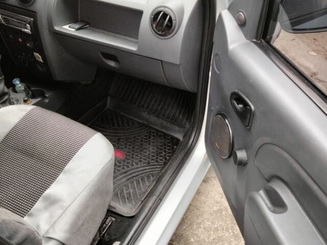 Серый Дачия Логан, объемом двигателя 1.4 л и пробегом 151 тыс. км за 4300 $, фото 12 на Automoto.ua