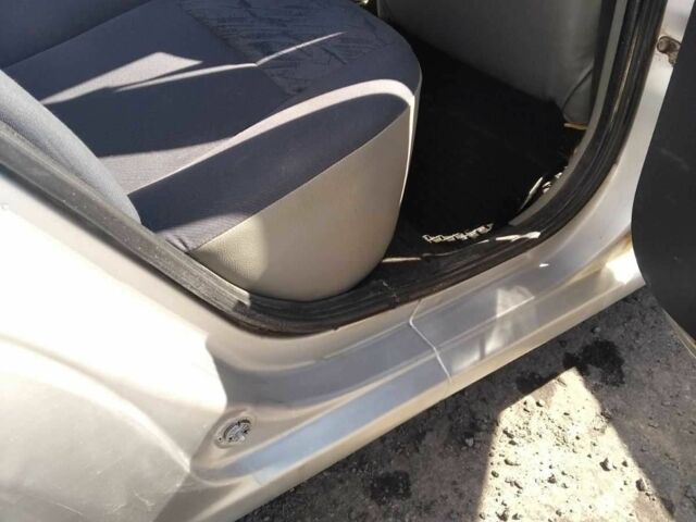 Серый Дачия Логан, объемом двигателя 1.4 л и пробегом 276 тыс. км за 2850 $, фото 9 на Automoto.ua