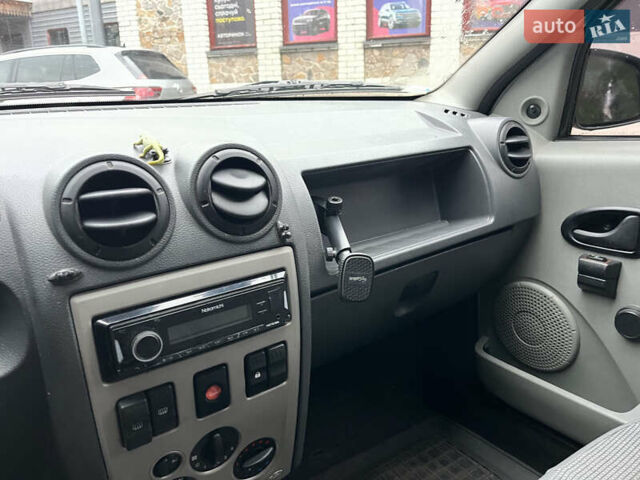 Серый Дачия Логан, объемом двигателя 1.6 л и пробегом 240 тыс. км за 3500 $, фото 11 на Automoto.ua