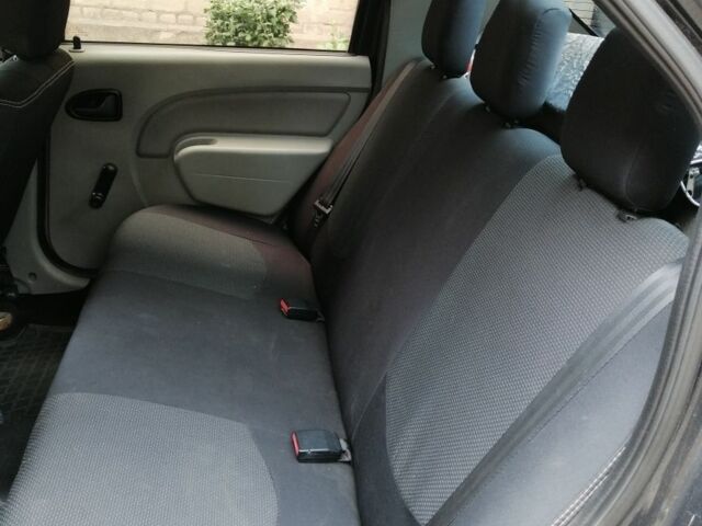 Серый Дачия Логан, объемом двигателя 0 л и пробегом 299 тыс. км за 3000 $, фото 5 на Automoto.ua