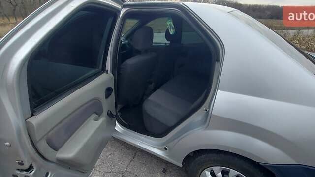 Сірий Дачія Logan, об'ємом двигуна 1.6 л та пробігом 160 тис. км за 3700 $, фото 5 на Automoto.ua