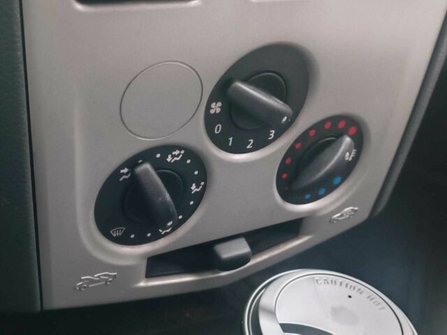 Сірий Дачія Logan, об'ємом двигуна 1.6 л та пробігом 360 тис. км за 3190 $, фото 22 на Automoto.ua