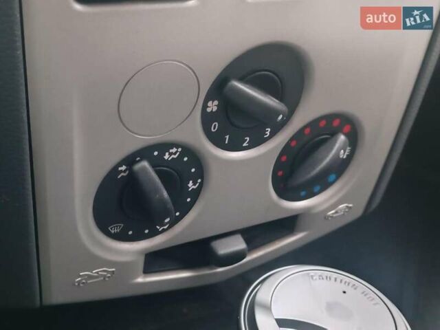 Серый Дачия Логан, объемом двигателя 1.6 л и пробегом 360 тыс. км за 3190 $, фото 22 на Automoto.ua