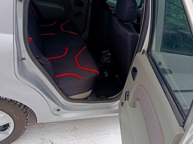 Серый Дачия Логан, объемом двигателя 1.4 л и пробегом 213 тыс. км за 2900 $, фото 2 на Automoto.ua