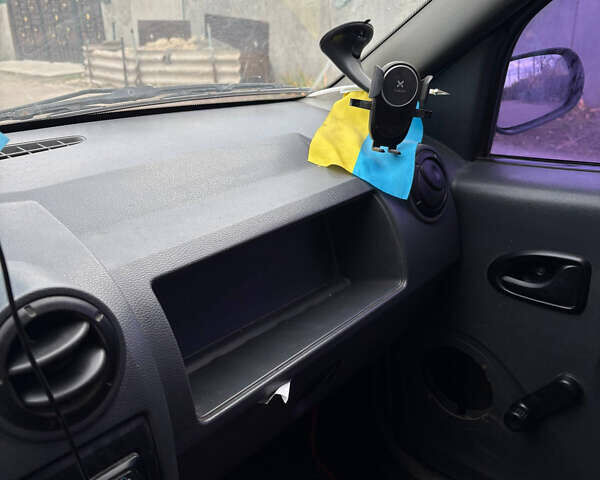 Дачия Логан 2007 в Фастове на Automoto.ua Серый Дачия Логан, объемом двигателя 1.39 л и пробегом 390 тыс. км за 2000 $, фото 8 на Automoto.ua