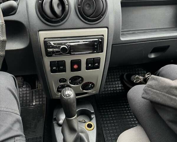Серый Дачия Логан, объемом двигателя 1.39 л и пробегом 122 тыс. км за 4100 $, фото 18 на Automoto.ua