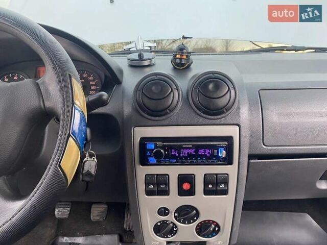 Дачія Logan 2007 у Бахмаче на Automoto.ua Сірий Дачія Logan, об'ємом двигуна 1.39 л та пробігом 317 тис. км за 3600 $, фото 24 на Automoto.ua