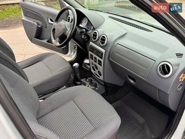 Сірий Дачія Logan, об'ємом двигуна 1.6 л та пробігом 176 тис. км за 4700 $, фото 24 на Automoto.ua