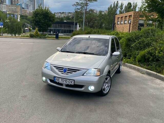 Серый Дачия Логан, объемом двигателя 1.6 л и пробегом 119 тыс. км за 5800 $, фото 1 на Automoto.ua