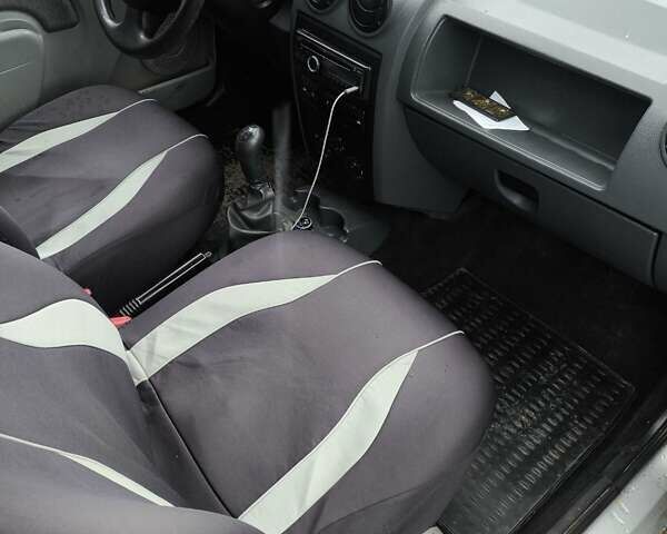 Сірий Дачія Logan, об'ємом двигуна 1.4 л та пробігом 300 тис. км за 3000 $, фото 5 на Automoto.ua