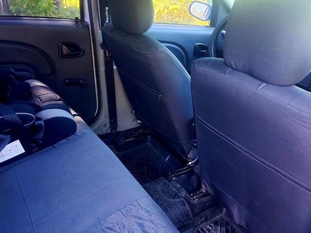 Серый Дачия Логан, объемом двигателя 1.4 л и пробегом 220 тыс. км за 3500 $, фото 6 на Automoto.ua