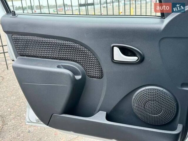 Сірий Дачія Logan, об'ємом двигуна 1.6 л та пробігом 176 тис. км за 4700 $, фото 36 на Automoto.ua