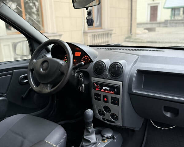 Серый Дачия Логан, объемом двигателя 1.39 л и пробегом 280 тыс. км за 2550 $, фото 13 на Automoto.ua