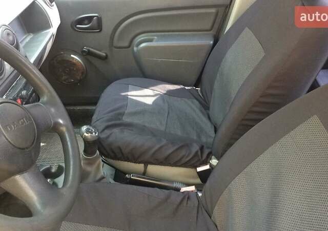 Сірий Дачія Logan, об'ємом двигуна 1.4 л та пробігом 280 тис. км за 2800 $, фото 12 на Automoto.ua