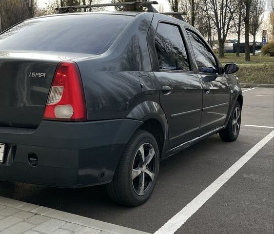Сірий Дачія Logan, об'ємом двигуна 1.6 л та пробігом 313 тис. км за 1999 $, фото 1 на Automoto.ua