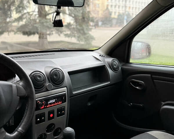 Серый Дачия Логан, объемом двигателя 1.39 л и пробегом 280 тыс. км за 2550 $, фото 12 на Automoto.ua