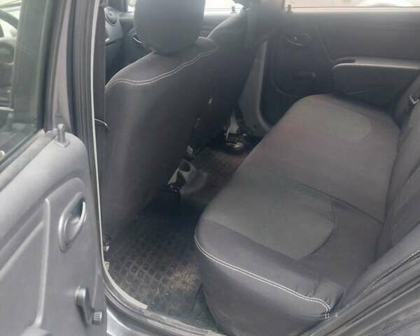 Серый Дачия Логан, объемом двигателя 1.39 л и пробегом 310 тыс. км за 2000 $, фото 5 на Automoto.ua