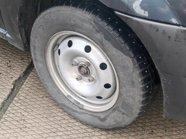 Сірий Дачія Logan, об'ємом двигуна 1.6 л та пробігом 360 тис. км за 3190 $, фото 5 на Automoto.ua