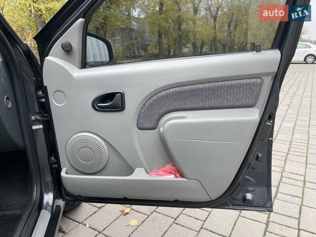 Серый Дачия Логан, объемом двигателя 1.6 л и пробегом 186 тыс. км за 3950 $, фото 19 на Automoto.ua