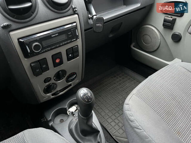 Серый Дачия Логан, объемом двигателя 1.6 л и пробегом 240 тыс. км за 3500 $, фото 12 на Automoto.ua