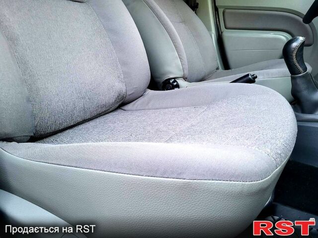 Серый Дачия Логан, объемом двигателя 1.6 л и пробегом 142 тыс. км за 3900 $, фото 3 на Automoto.ua