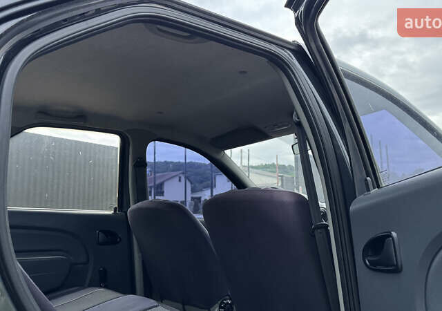 Сірий Дачія Logan, об'ємом двигуна 1.39 л та пробігом 213 тис. км за 2700 $, фото 3 на Automoto.ua