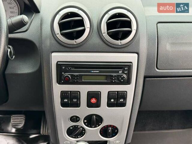 Сірий Дачія Logan, об'ємом двигуна 1.6 л та пробігом 176 тис. км за 4700 $, фото 29 на Automoto.ua