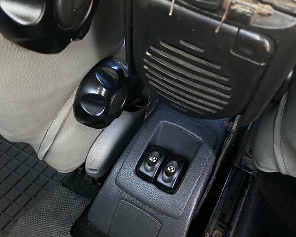 Сірий Дачія Logan, об'ємом двигуна 1.6 л та пробігом 179 тис. км за 3999 $, фото 6 на Automoto.ua