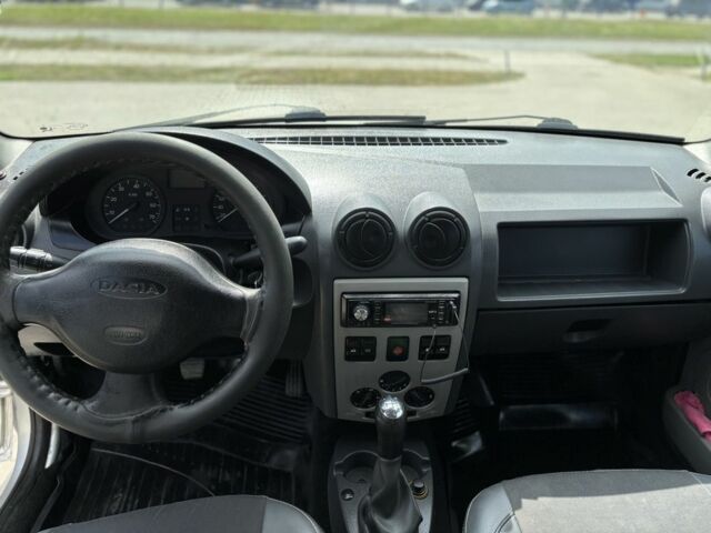 Серый Дачия Логан, объемом двигателя 1.4 л и пробегом 236 тыс. км за 3200 $, фото 7 на Automoto.ua