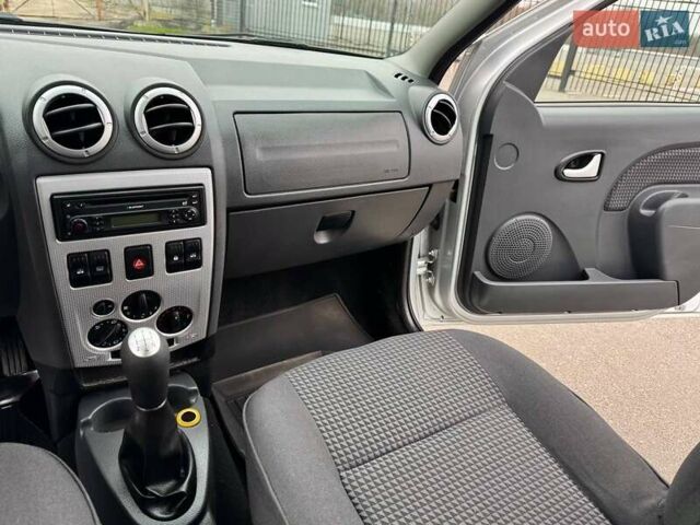 Сірий Дачія Logan, об'ємом двигуна 1.6 л та пробігом 176 тис. км за 4700 $, фото 30 на Automoto.ua