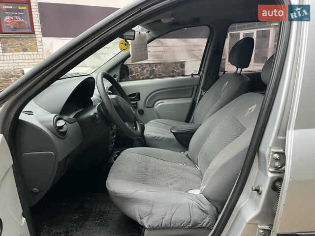 Серый Дачия Логан, объемом двигателя 1.6 л и пробегом 240 тыс. км за 3500 $, фото 9 на Automoto.ua