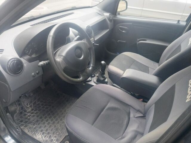 Серый Дачия Логан, объемом двигателя 1.4 л и пробегом 310 тыс. км за 2000 $, фото 3 на Automoto.ua