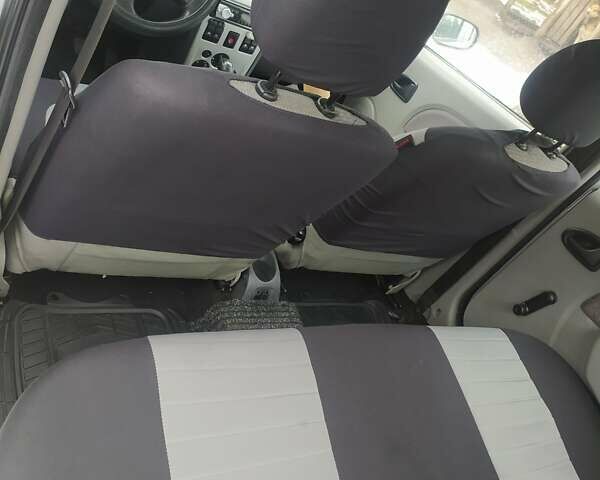 Серый Дачия Логан, объемом двигателя 1.4 л и пробегом 322 тыс. км за 3200 $, фото 7 на Automoto.ua