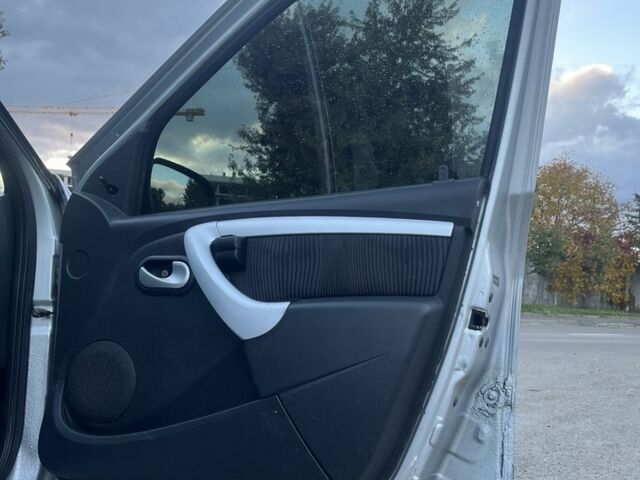 Серый Дачия Логан, объемом двигателя 1.4 л и пробегом 60 тыс. км за 2450 $, фото 7 на Automoto.ua