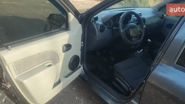 Серый Дачия Логан, объемом двигателя 1.6 л и пробегом 140 тыс. км за 6000 $, фото 9 на Automoto.ua