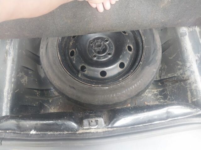 Серый Дачия Логан, объемом двигателя 1.4 л и пробегом 310 тыс. км за 2000 $, фото 5 на Automoto.ua