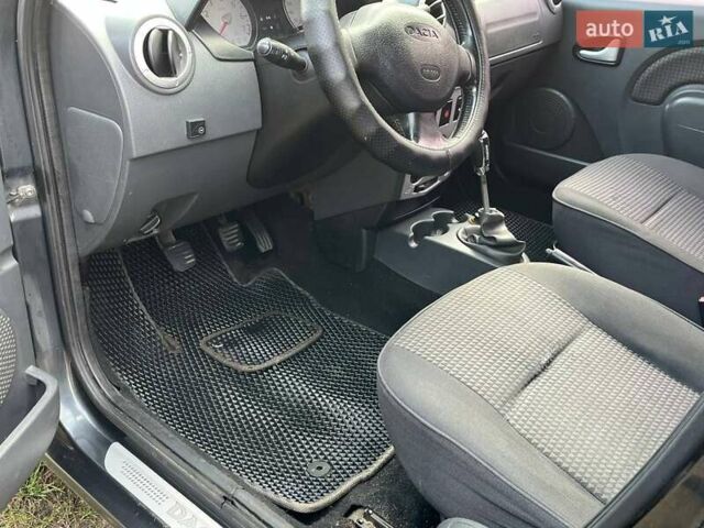 Сірий Дачія Logan, об'ємом двигуна 1.6 л та пробігом 301 тис. км за 4000 $, фото 23 на Automoto.ua
