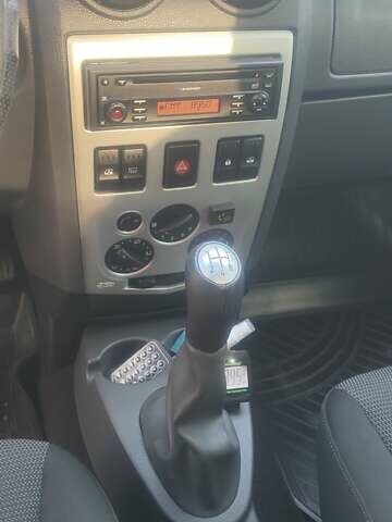 Серый Дачия Логан, объемом двигателя 1.6 л и пробегом 140 тыс. км за 6000 $, фото 5 на Automoto.ua