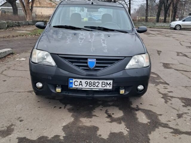 Серый Дачия Логан, объемом двигателя 1.4 л и пробегом 318 тыс. км за 2750 $, фото 1 на Automoto.ua