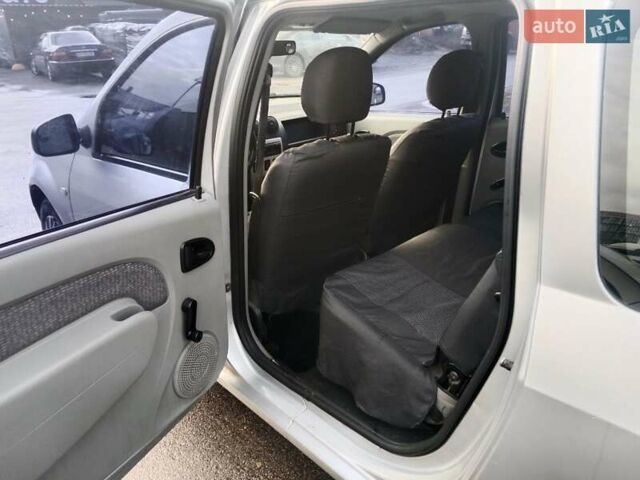 Сірий Дачія Logan, об'ємом двигуна 1.6 л та пробігом 291 тис. км за 3910 $, фото 12 на Automoto.ua